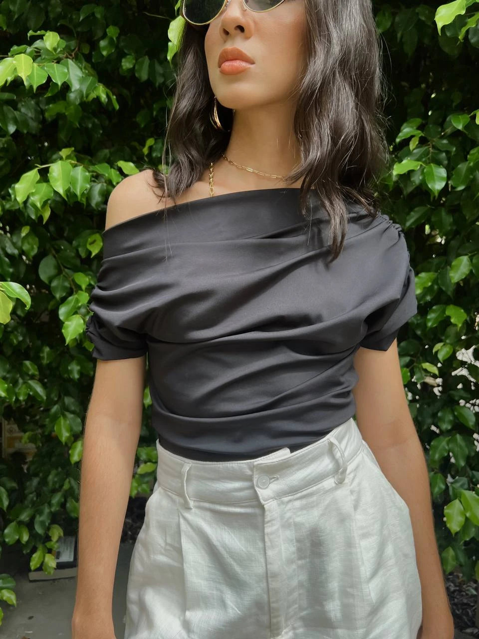 Blusa Hombro Irregular Negra