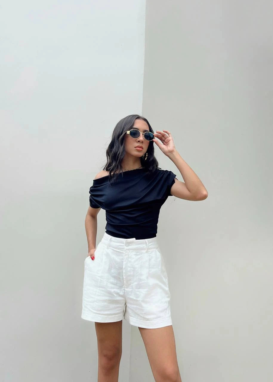 Blusa Hombro Irregular Negra