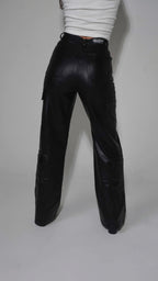 Pantalon Cargo Cuero Negro