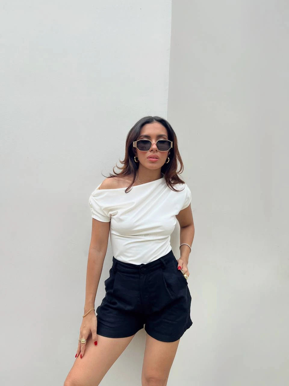 Blusa Hombro Irregular Beige