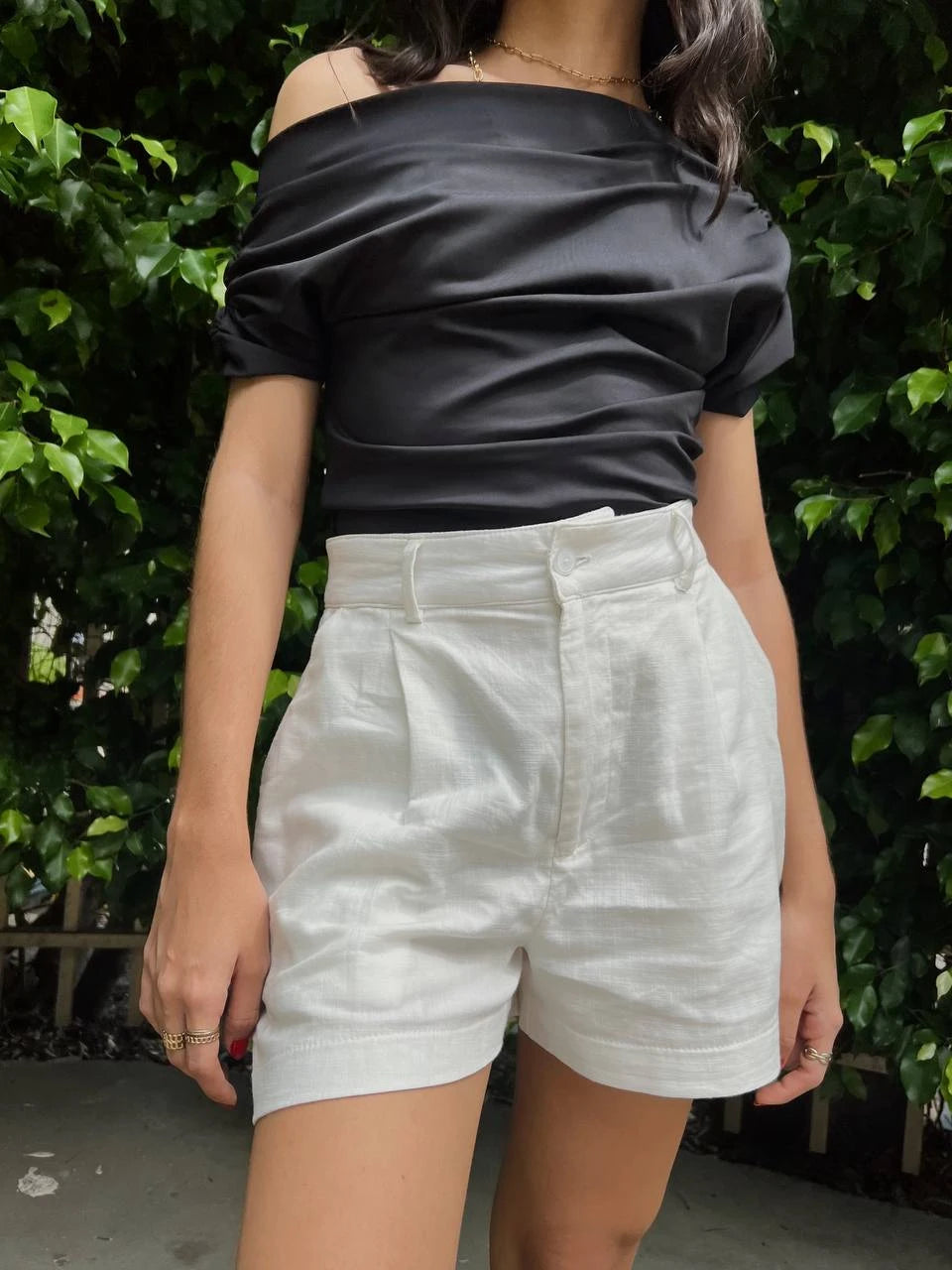 Blusa Hombro Irregular Negra