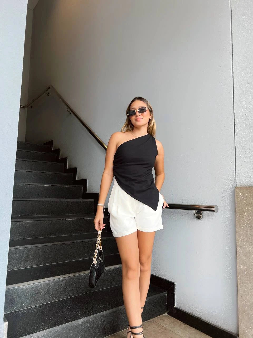 Blusa Asimetrica Texture Negra