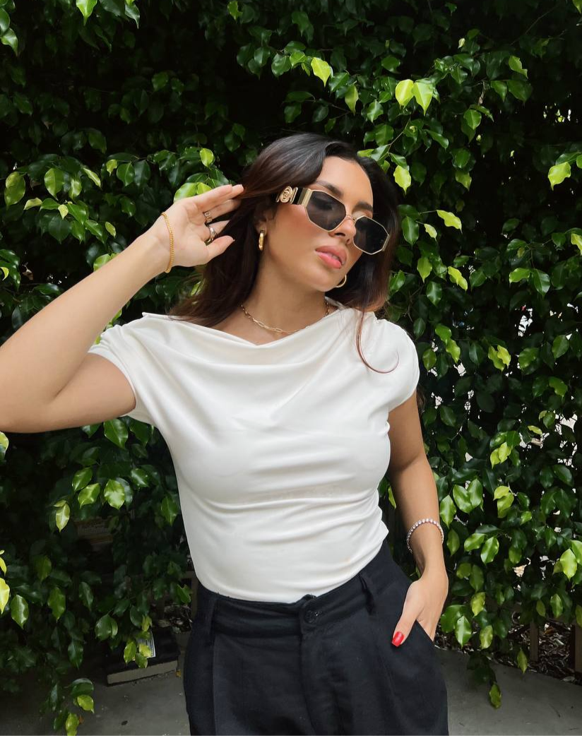 Blusa Hombro Irregular Beige