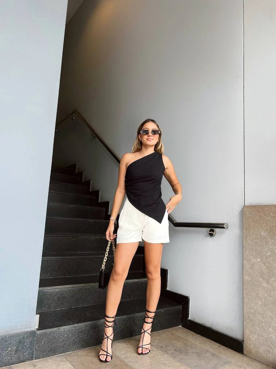Blusa Asimetrica Texture Negra