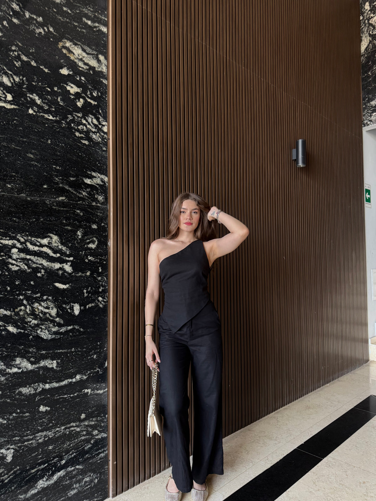 Blusa Asimetrica Lino Negra