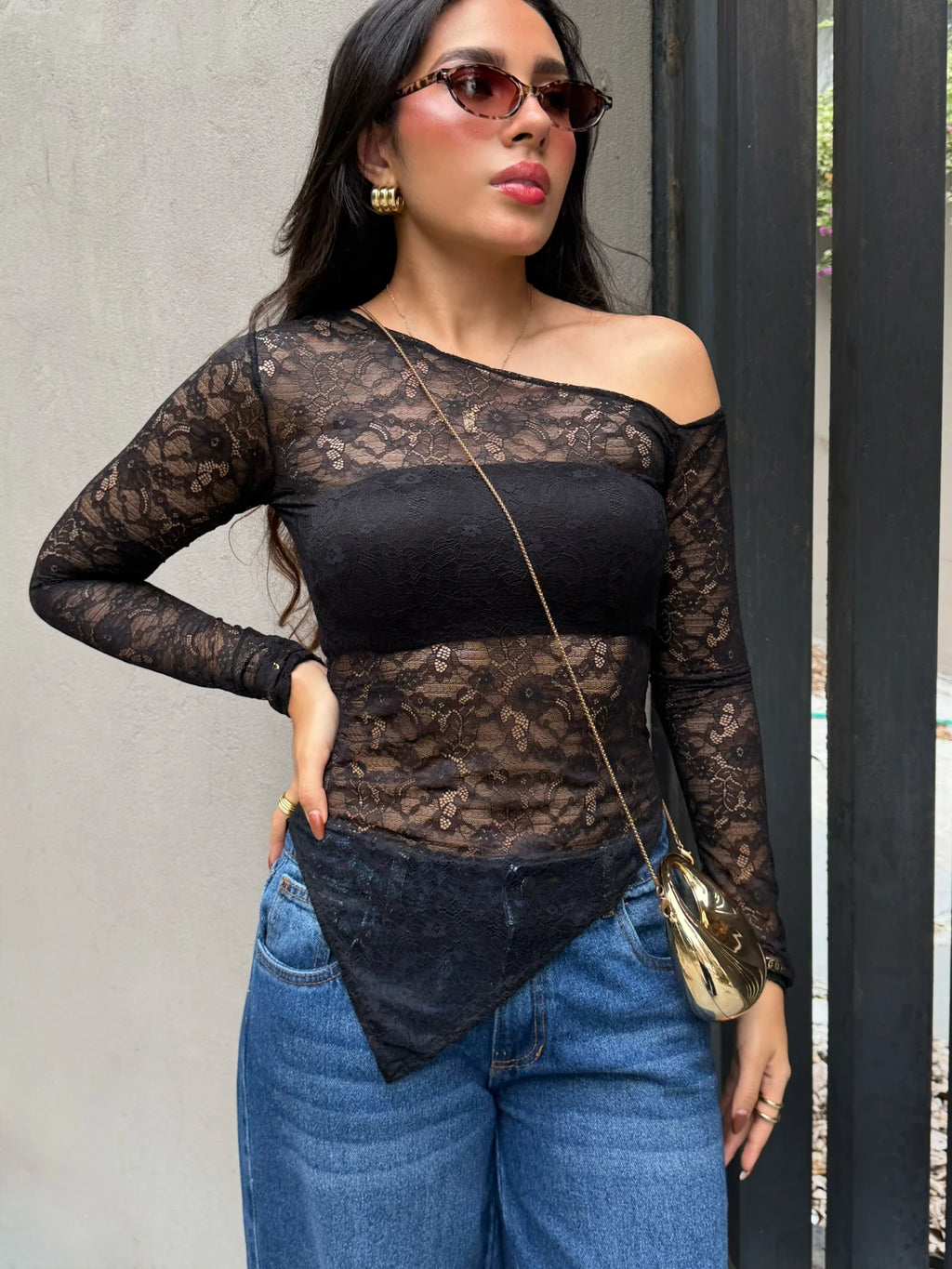 Blusa Encaje Shoulder Negra