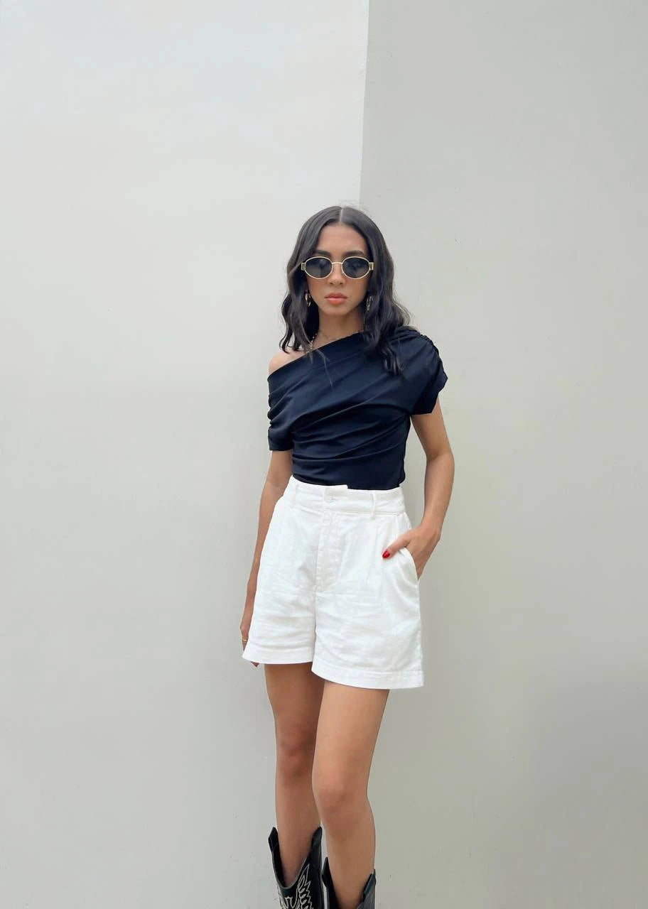 Blusa Hombro Irregular Negra