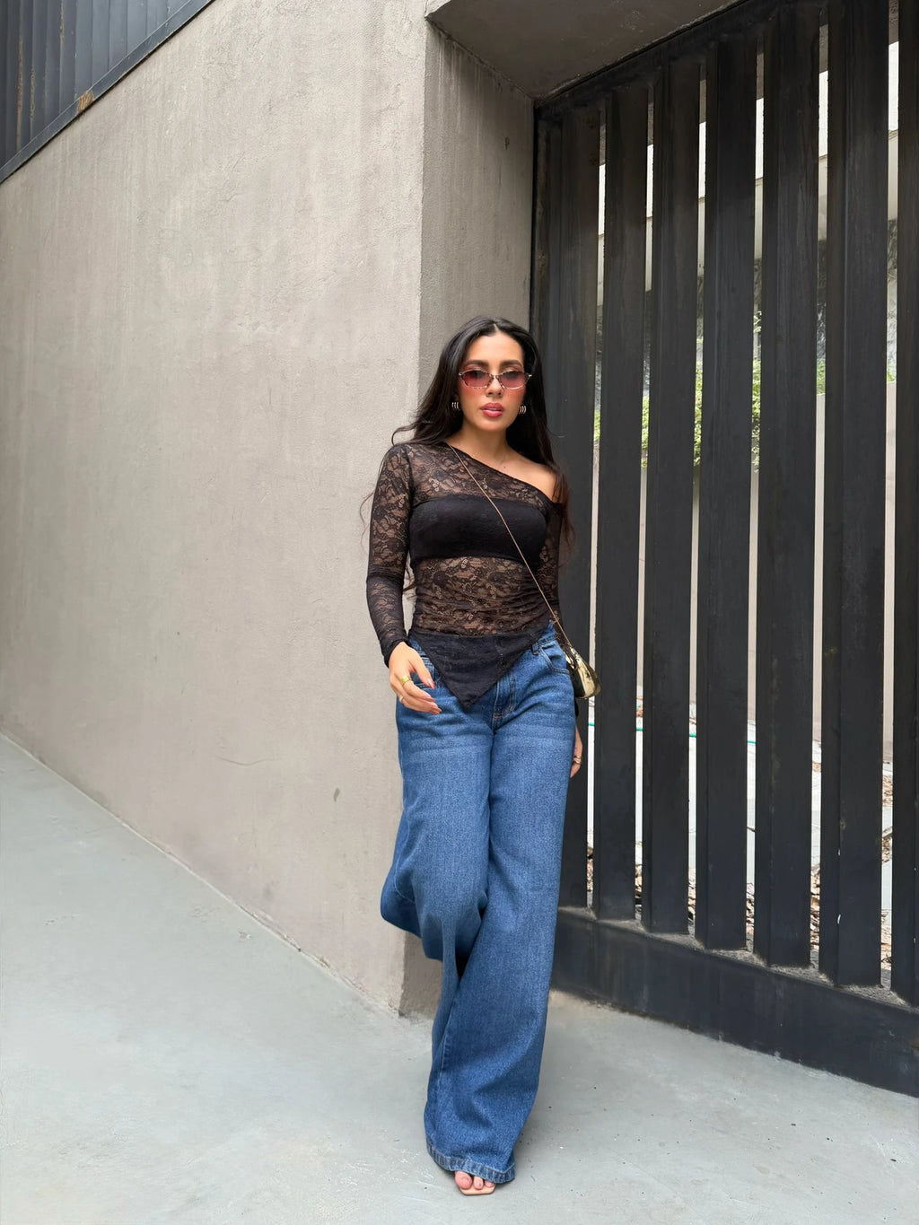 Blusa Encaje Shoulder Negra